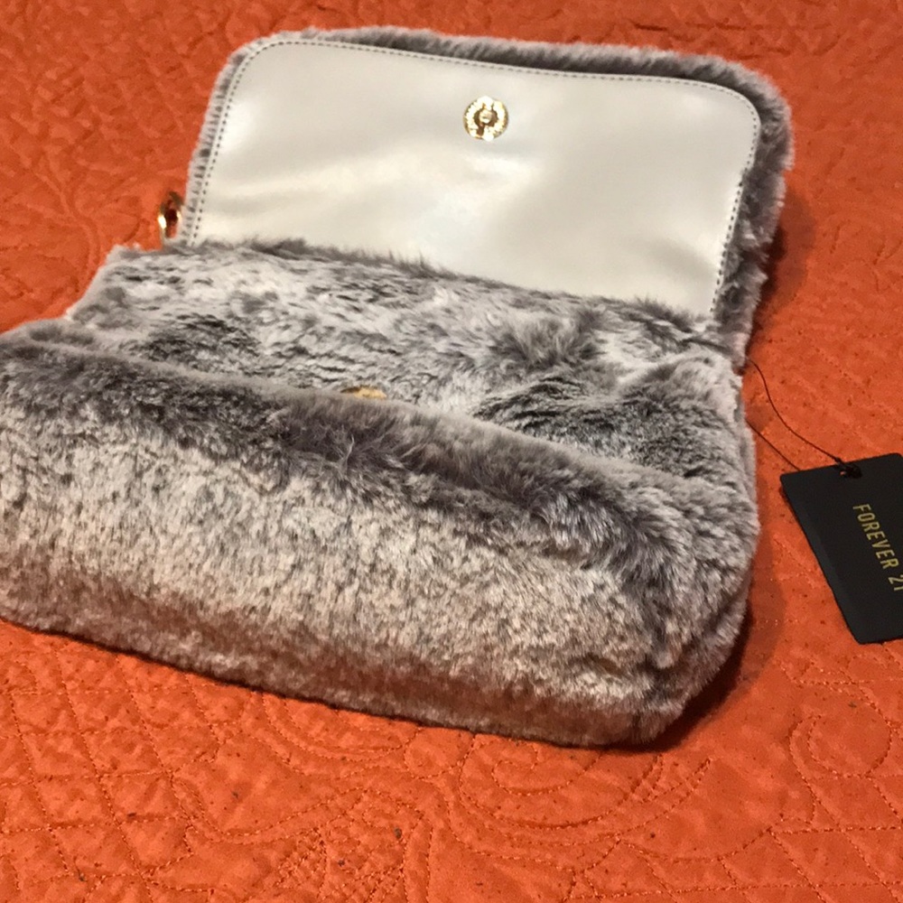 NWT Forever21 grey fuzzy handbag - Picture 5 of 8